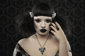 alexandra_merino_dahlia_deranged_01